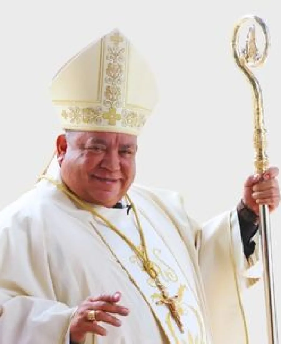 Mons. Víctor Cárabes Chávez