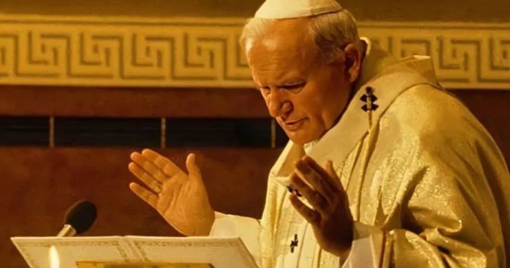 ¿Sientes que te distraes en la oración? Sigue estos consejos de San Juan Pablo II