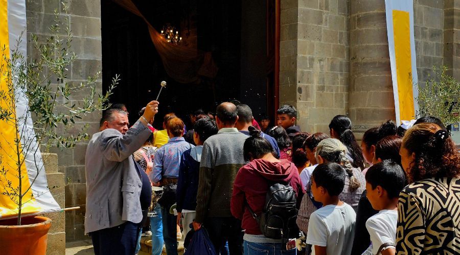 Peregrinos de Zumpahuacán llegan al Templo Santo de la Santa Iglesia Catedral (Año Jubilar 2025)