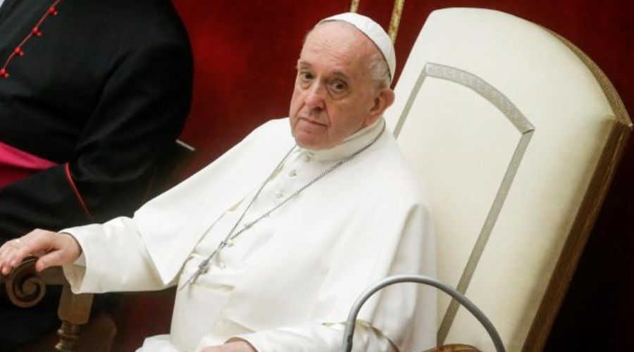 El Papa está bien, el domingo rezará el Ángelus en privado