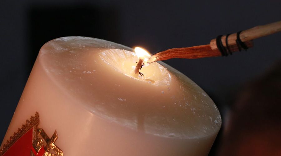 Oración para encender el cirio en casa durante toda la Pascua