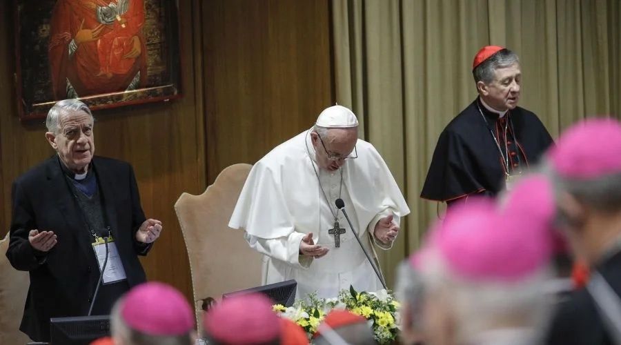 ¿Cómo está compuesta la jerarquía de la Iglesia?