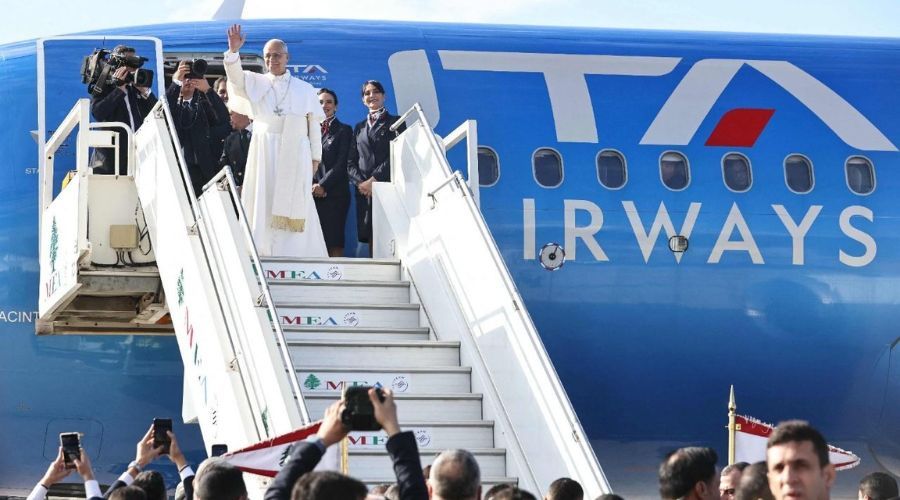 León XIV en vuelo hacia Roma, concluyó su primer Viaje Apostólico