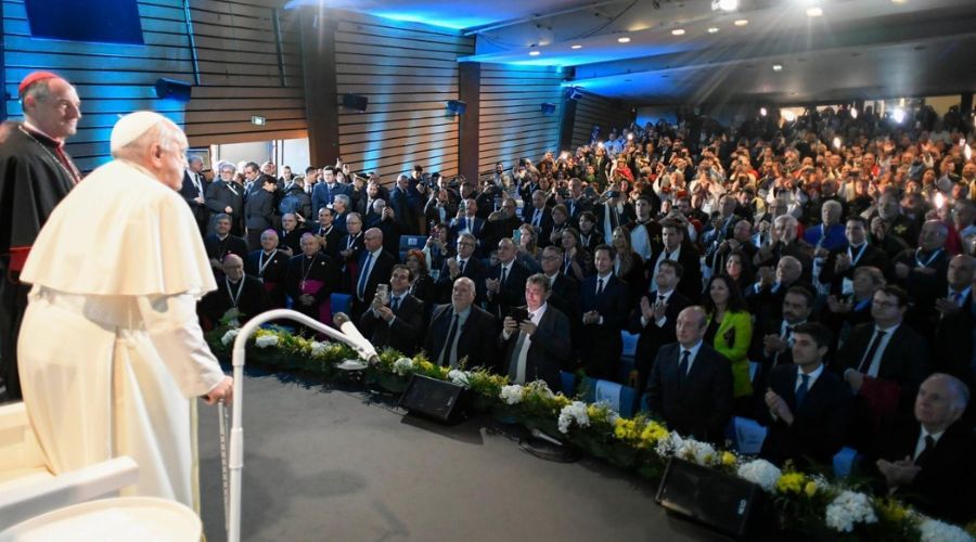 Redescubrir las raíces de la fe y un compromiso en la Iglesia y la sociedad