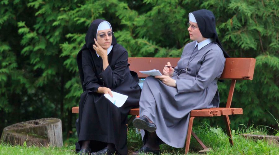 ¿Existen diferencias entre una religiosa y una monja?