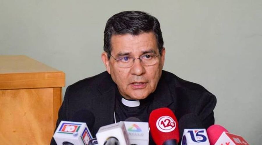 Arzobispo mexicano sale milagrosamente ileso de un ataque con cuchillo