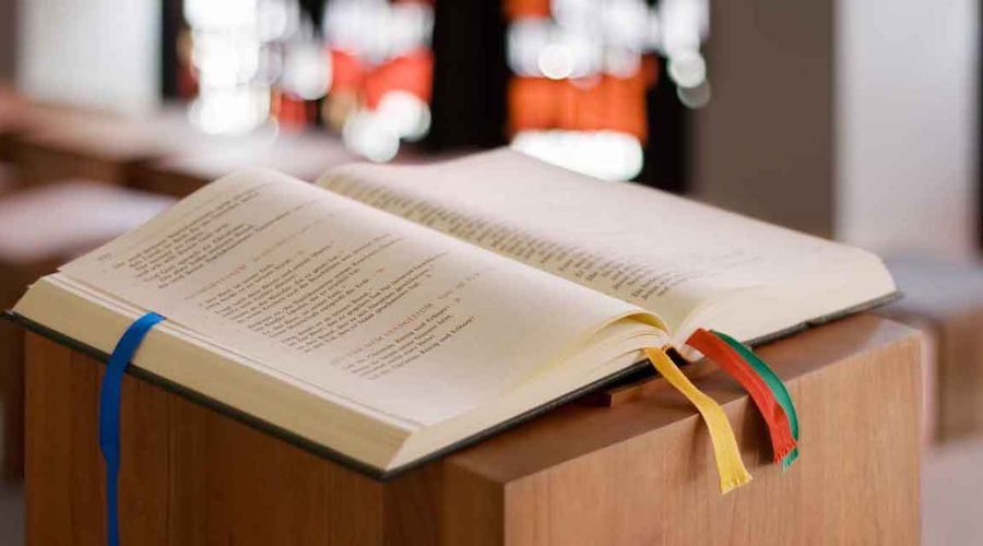 5 razones por las que los laicos deberían saber rezar la Liturgia de las Horas