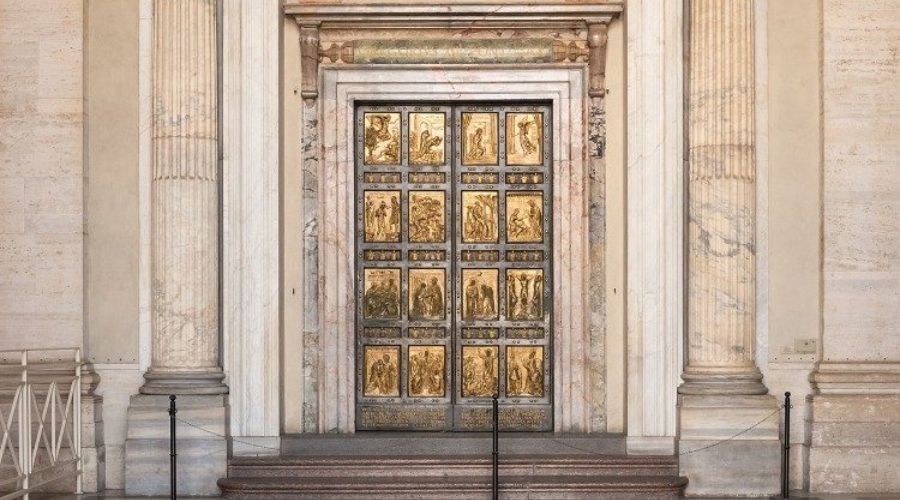 La Puerta Santa es una invitación a cumplir un pasaje