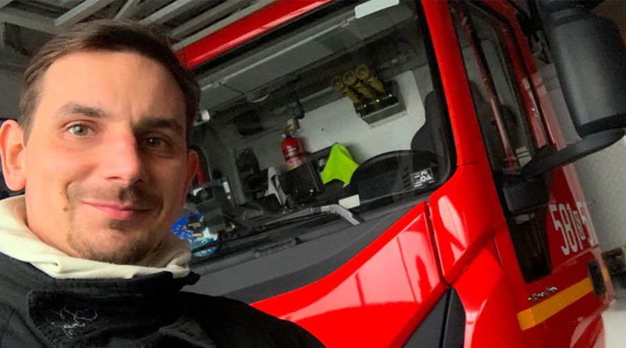 Sacerdote y bombero: llevando el Evangelio a todos