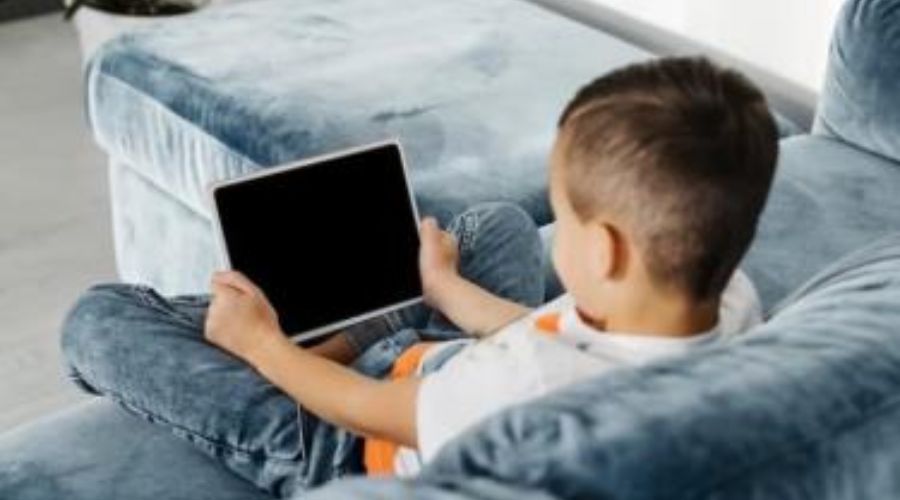 Cómo criar hijos en un mundo dominado por pantallas