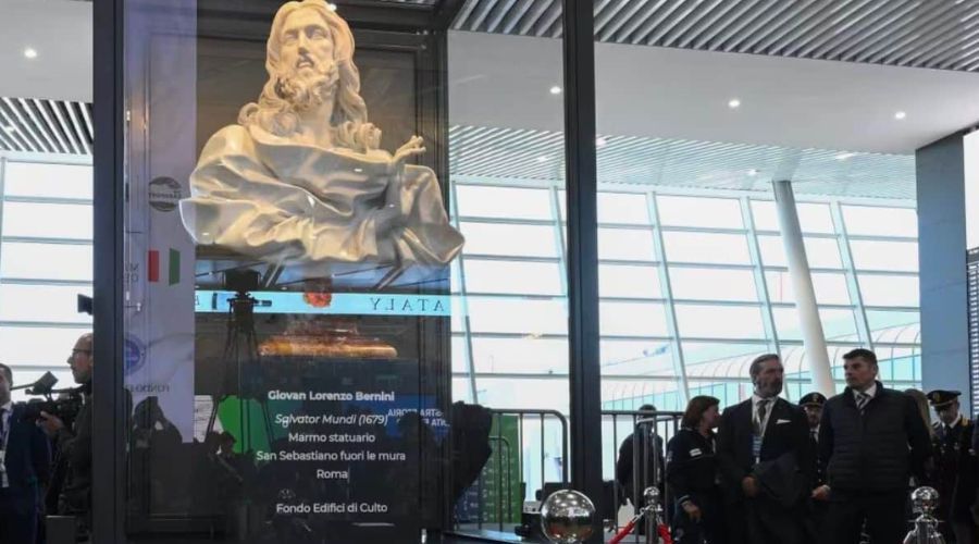 En México quieren prohibir los Nacimientos en Italia exhiben al Salvador del mundo