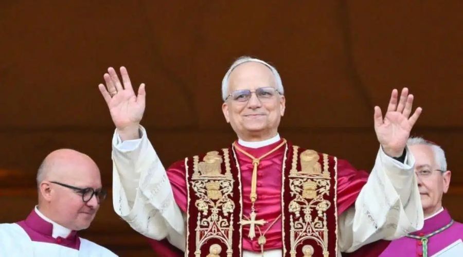 ¿Qué significa la Cruz Pectoral del Papa León XIV?