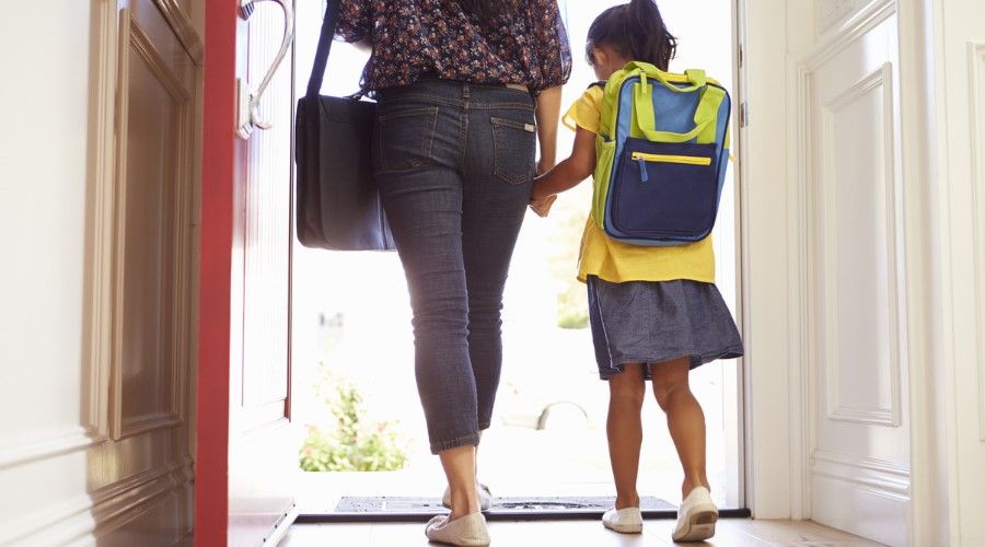 La madre que trabaja fuera de casa