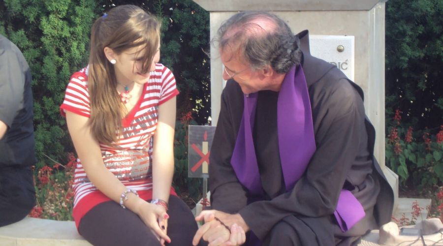 ¿Cuál es la diferencia entre la confesión y el dirección espiritual?