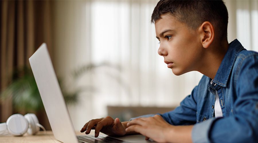 5 consejos basados en la vida de un santo para evitar el mal uso del Internet