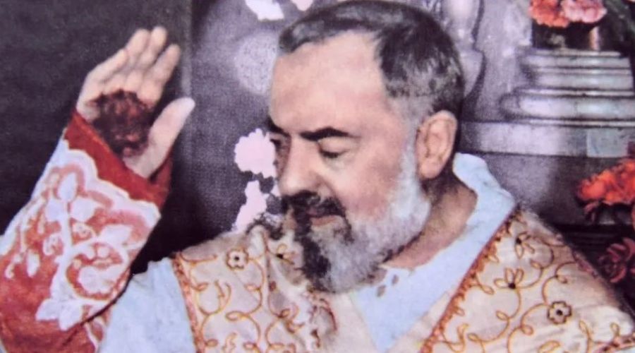 Un día como hoy San Pío de Pietrelcina recibió los estigmas