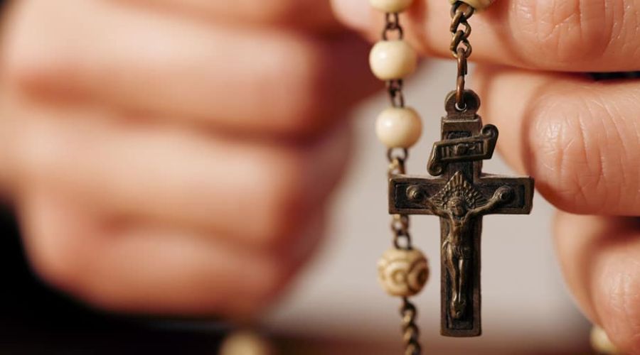 Cómo surgió el rezo del Santo Rosario
