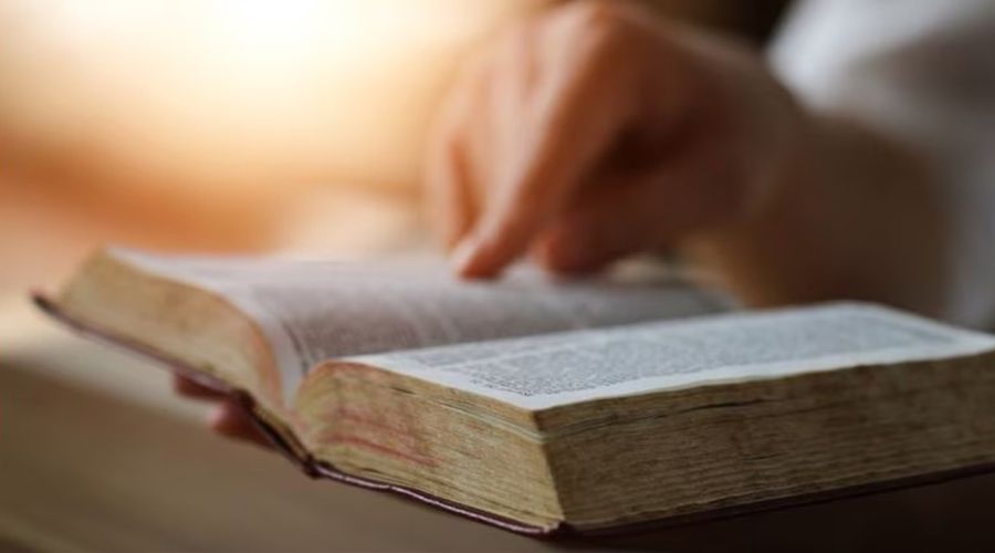 7 Salmos que se pueden rezar cuando se tienen dificultades