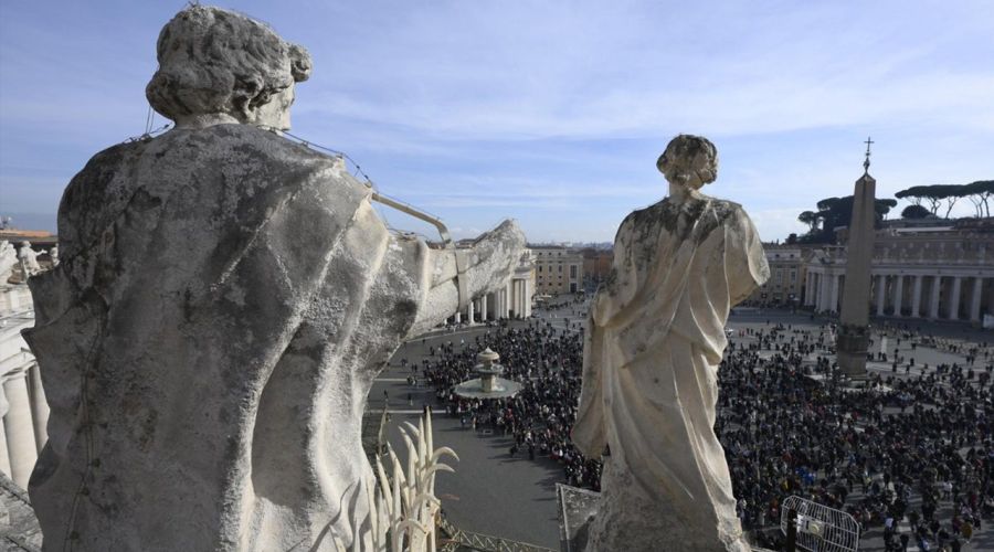 El Papa modifica normas de contratos públicos y gastos extraordinarios de dicasterios