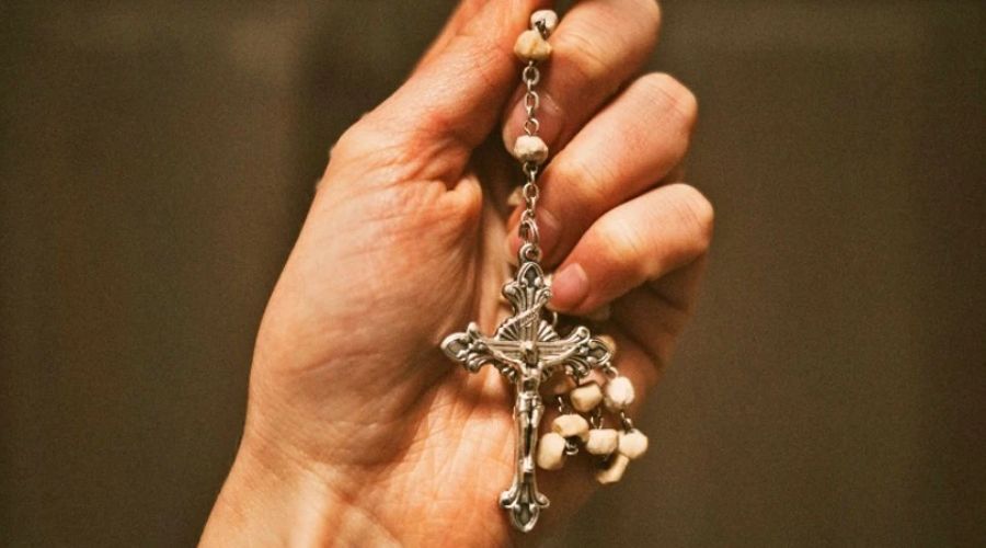 El Vaticano anuncia un rosario mundial por la paz con el Papa León XIV