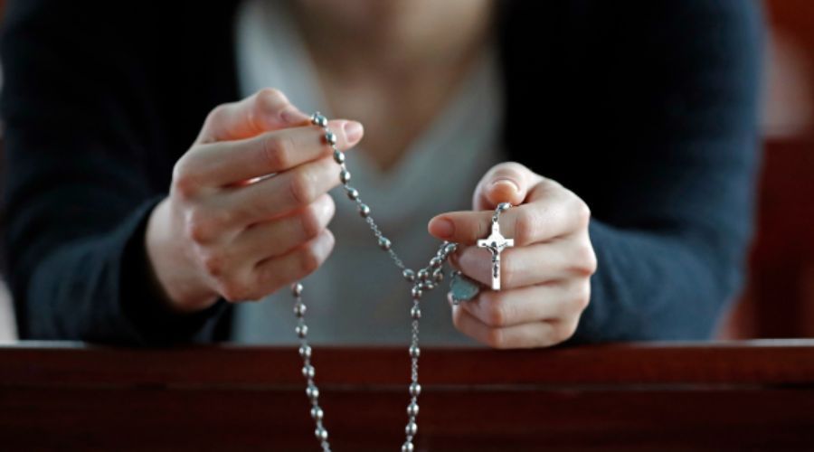 Las 15 promesas de la Virgen María a quienes recen el santo Rosario