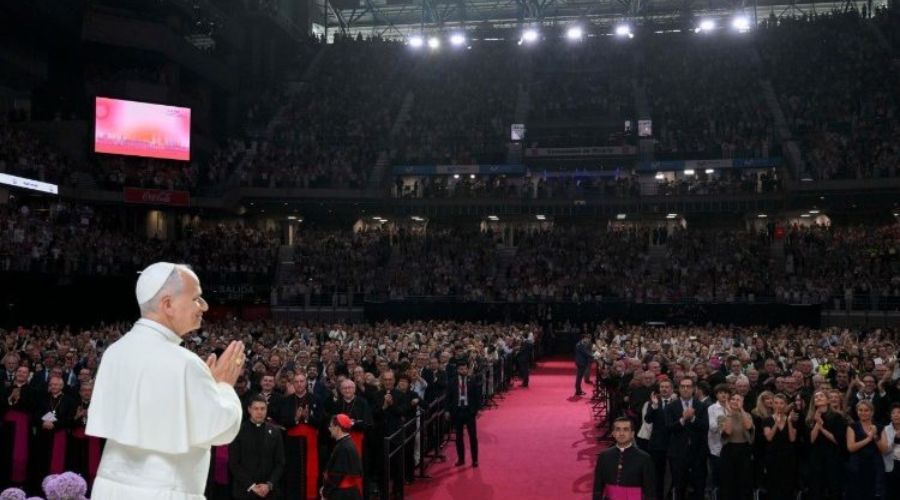 El Papa: Sean hilos nuevos para hacer brillar nuestra “magnífica humanidad”
