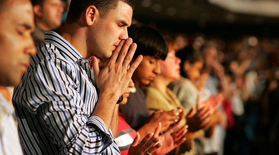 La oración de intercesión, una forma de amar al prójimo 