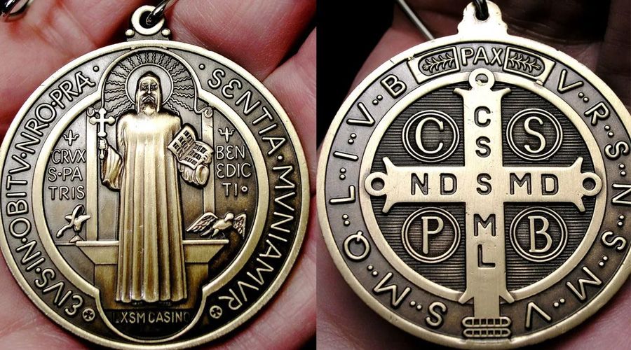 7 Datos importantes sobre la medalla y la cruz de san Benito