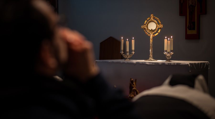 Sigue estos consejos de San Francisco de Borja para meditar frente al Santísimo