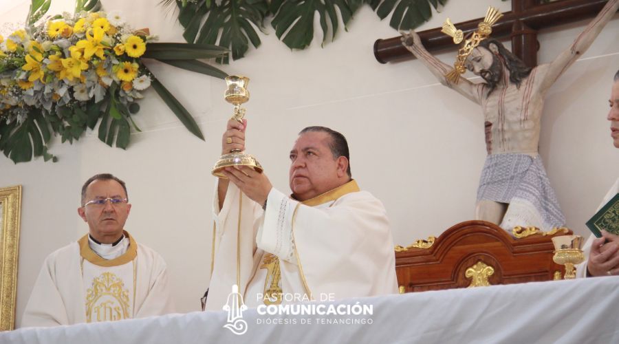 Me encanta construir y no soy arquitecto. ORDENACIÓN EPISCOPAL DE MONS. Víctor Cárabes Cávez