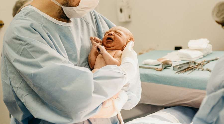 Vetan proyectos de ley que protegían a bebés sobrevivientes de abortos en Estados Unidos