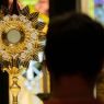 Cuatro maneras de adorar correctamente a Jesús Sacramentado